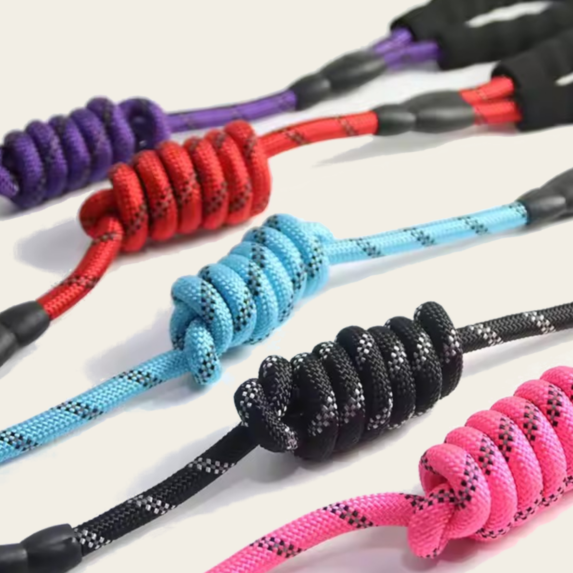 Fiesty Paw's Bungee leash in knots